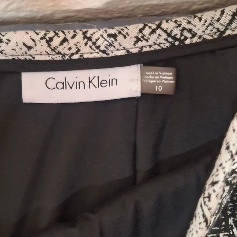 Calvin Klein Black and White Patterned Skirt size 10